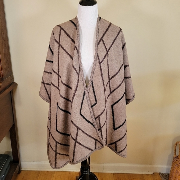 COPY - Here's a cape perfect for cooler Fall weather. - Picture 3 of 8